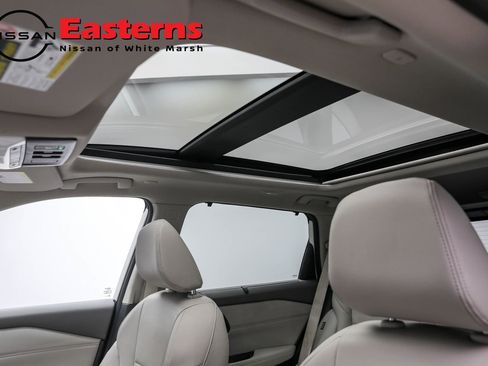 Used 2023 Nissan Rogue SL w/ SL Premium Package image 42