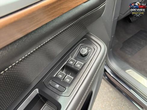 Used 2025 Volkswagen Atlas SE AWD/4WD image 11