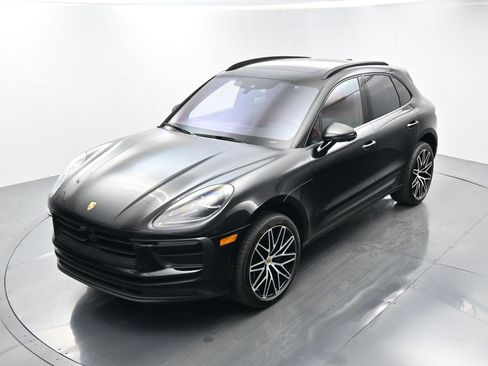 Used 2025 Porsche Macan image 35