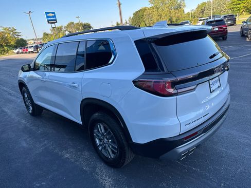 Used 2025 GMC Acadia Elevation image 10