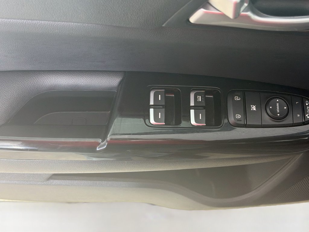 Certified 2022 Kia Sportage EX w/ EX Technology Package AWD/4WD image 18