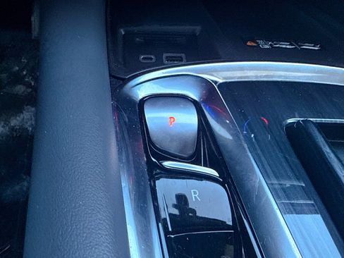 Used 2024 Buick Enclave Premium image 40