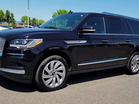 Used 2024 Lincoln Navigator L 4WD image 4