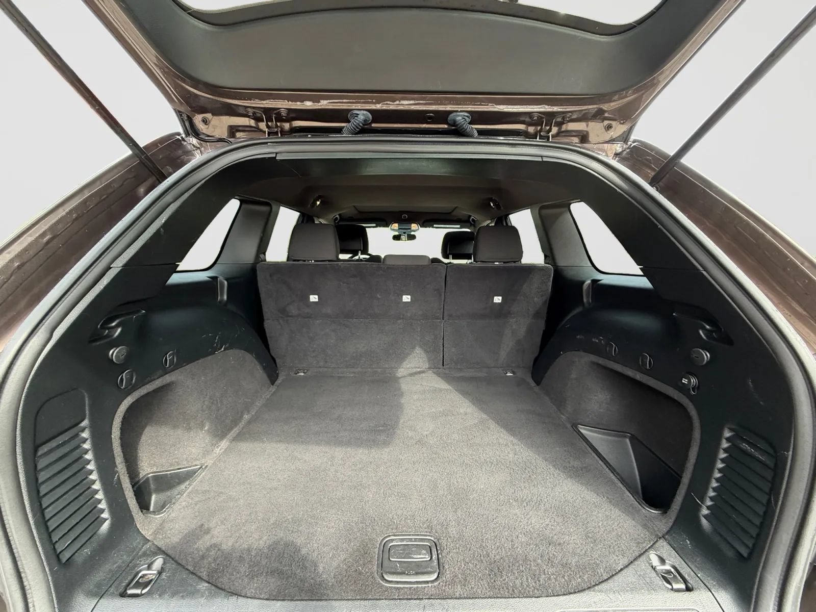 Used 2019 Jeep Grand Cherokee Laredo AWD/4WD image 16