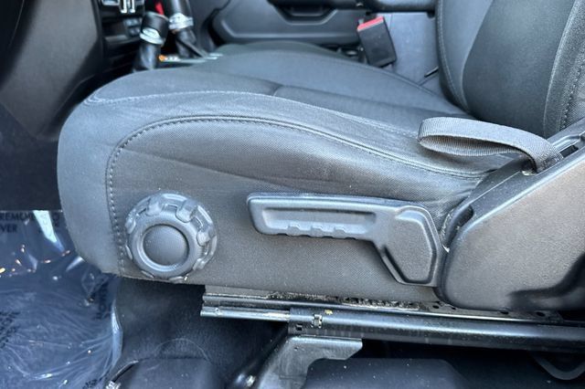 Used 2022 Jeep Gladiator Sport AWD/4WD image 13