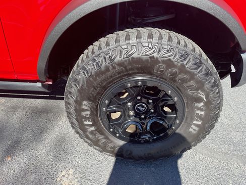 Used 2023 Ford Bronco Wildtrak image 16