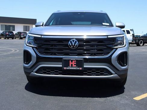 Used 2024 Volkswagen Atlas Cross Sport SE image 8