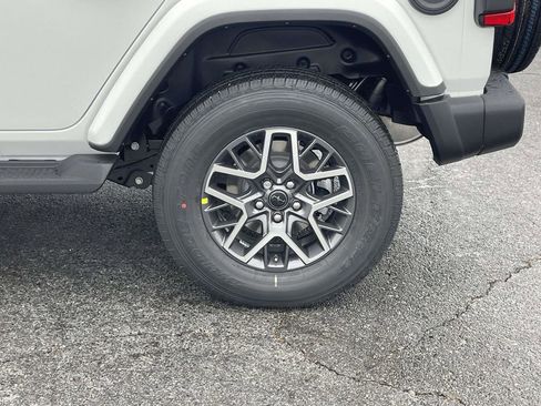 New 2026 Jeep Wrangler Unlimited Sahara AWD/4WD image 11