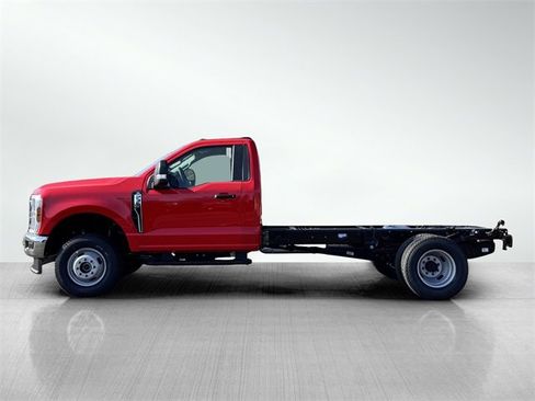 New 2025 Ford F350 XL w/ XL Chrome Package image 3