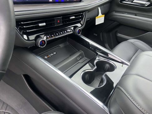 Certified 2025 Chevrolet Suburban Z71 w/ Comfort Package image 11