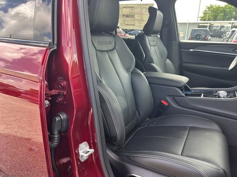 New 2025 Jeep Grand Cherokee Overland w/ Luxury Tech Group IV image 22