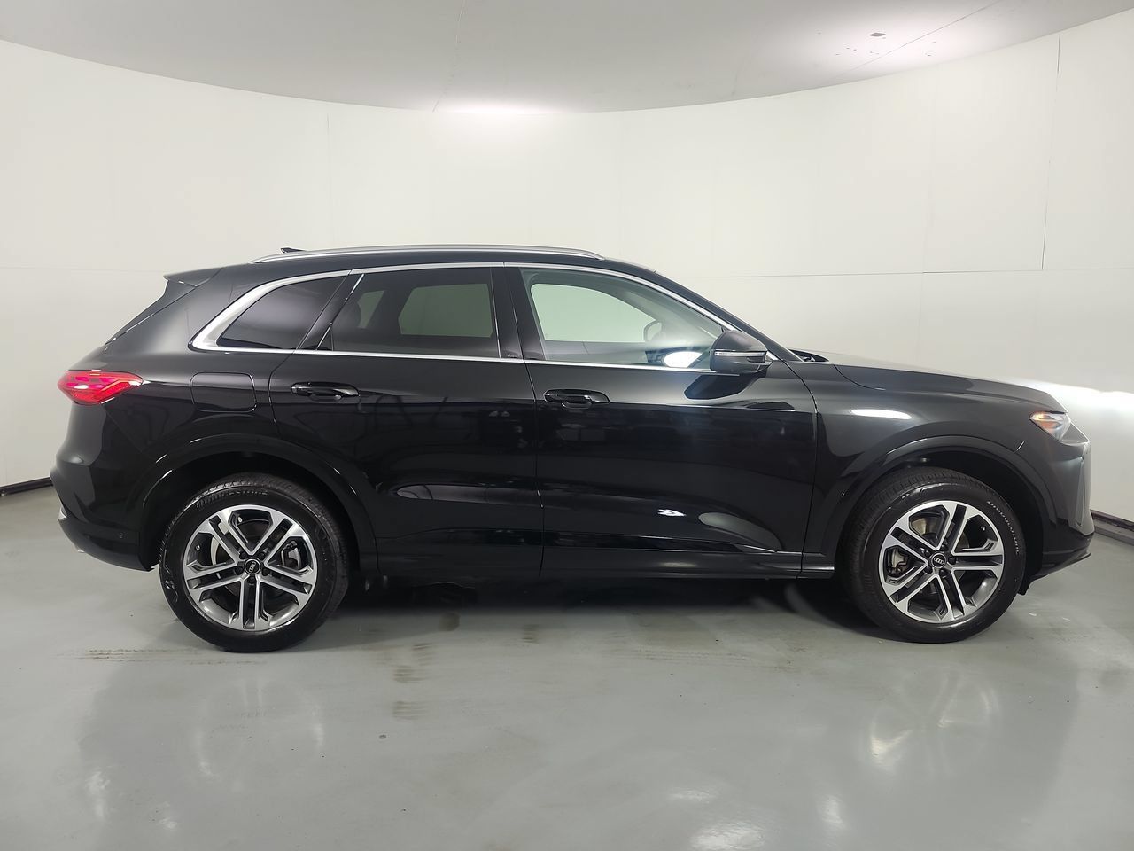 Used 2025 Audi Q5 Premium w/ Convenience Package AWD/4WD image 37