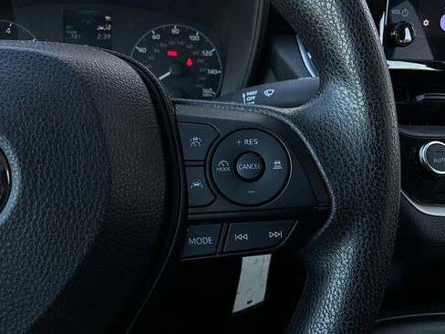Used 2025 Toyota Corolla LE image 30