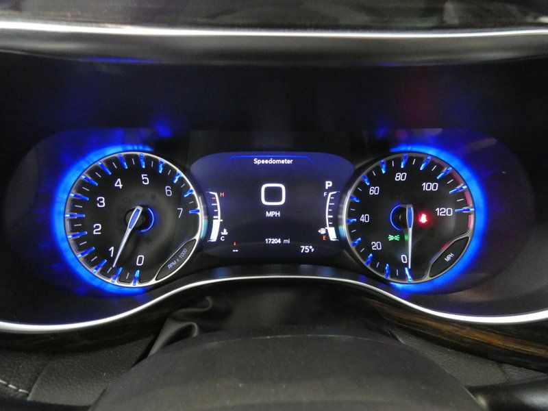 Used 2024 Chrysler Pacifica Limited w/ Trailer Tow Group AWD/4WD image 22