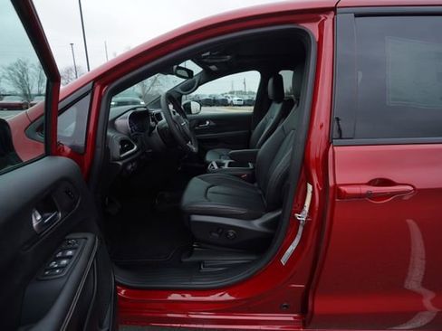 New 2026 Chrysler Pacifica Select image 14