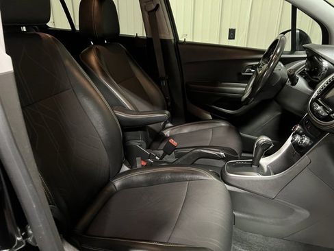 Used 2020 Chevrolet Trax LT w/ LT Convenience Package image 27