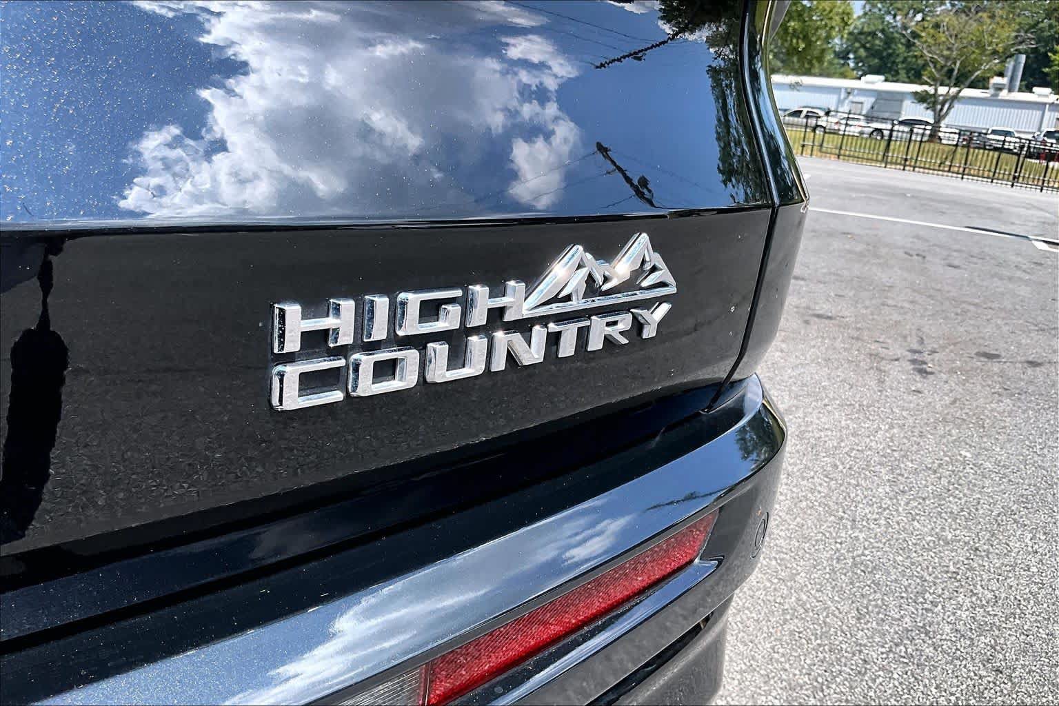 Used 2025 Chevrolet Traverse High Country w/ LPO, Floor Liner Package FWD image 28