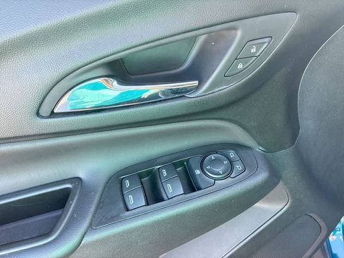 Used 2021 Chevrolet Equinox LT FWD image 22