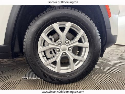 Used 2023 Jeep Grand Cherokee Limited AWD/4WD image 24