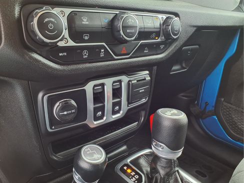 Used 2025 Jeep Wrangler Sport image 14