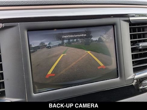 Used 2023 Chrysler Voyager LX FWD image 5