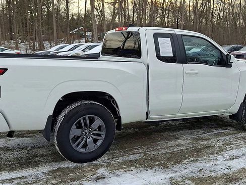 Used 2025 Nissan Frontier SV image 8