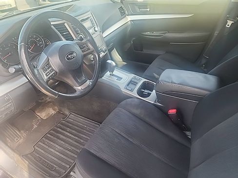 Used 2013 Subaru Outback 2.5i Premium w/ All-Weather Pkg AWD/4WD image 7