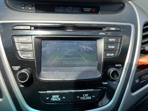Used 2015 Hyundai Elantra SE w/ Option Group 03 FWD image 15