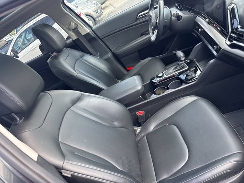 Used 2025 Kia Sportage EX w/ Premium Package FWD image 34