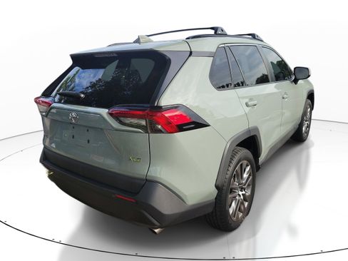 Used 2019 Toyota RAV4 XLE Premium w/ Cold Weather Package FWD image 5