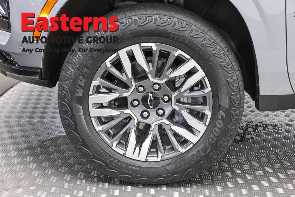 Used 2025 Chevrolet Suburban Z71 AWD/4WD image 36