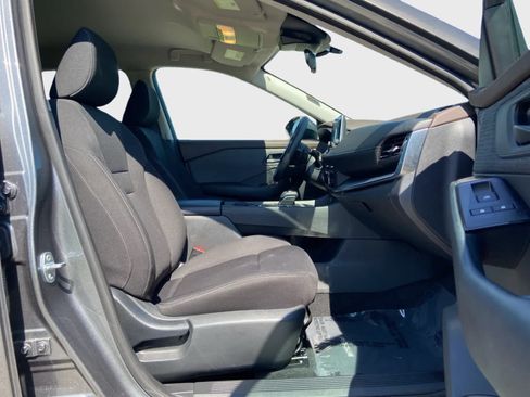 Used 2023 Nissan Rogue S AWD/4WD image 12