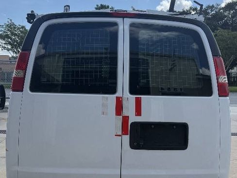 Used 2015 Chevrolet Express 2500 RWD image 4