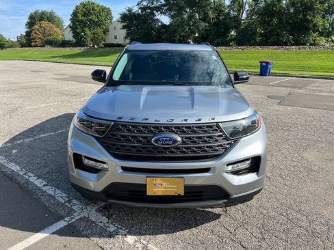 Used 2023 Ford Explorer XLT w/ Equipment Group 202A AWD/4WD image 3
