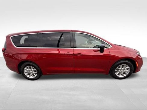 New 2026 Chrysler Pacifica Select image 6