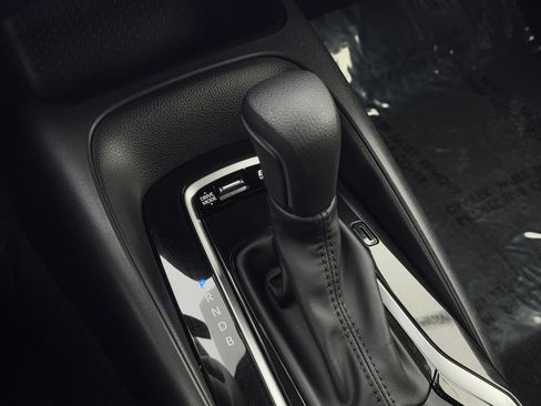 Certified 2025 Toyota Corolla SE image 17