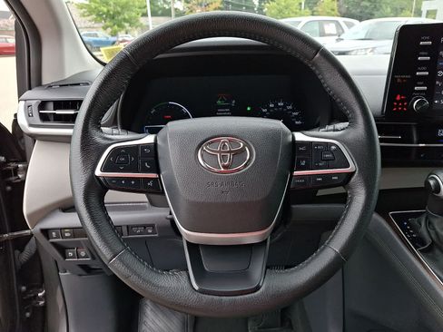 Certified 2023 Toyota Sienna XLE FWD image 23
