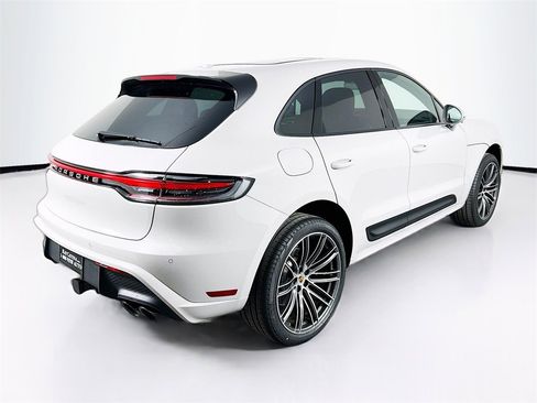 New 2026 Porsche Macan Base image 9