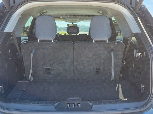 Used 2022 Ford Explorer XLT w/ Equipment Group 202A AWD/4WD image 32