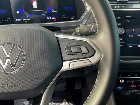 Used 2022 Volkswagen Tiguan SE w/ Panoramic Sunroof Package image 24