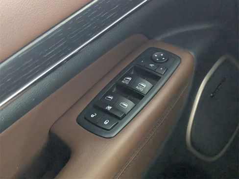 Used 2016 Jeep Grand Cherokee Summit w/ Premium Plus Apperance Group image 16