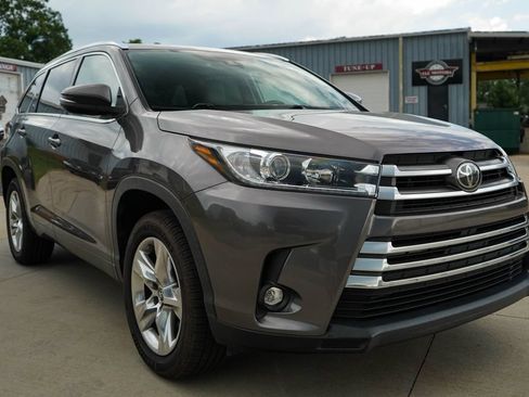 Used 2019 Toyota Highlander Limited FWD image 40