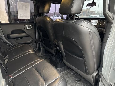Used 2019 Jeep Wrangler Unlimited Sahara image 12