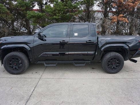 Used 2025 Toyota Tacoma SR5 image 20