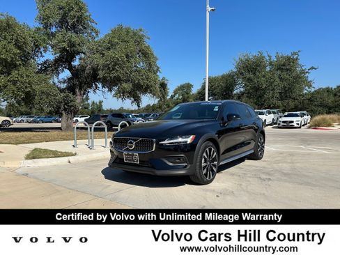 Certified 2025 Volvo V60 B5 Cross Country Ultra w/ Protection Package Premier image 1