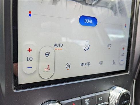 Used 2024 Ford Edge Titanium image 20