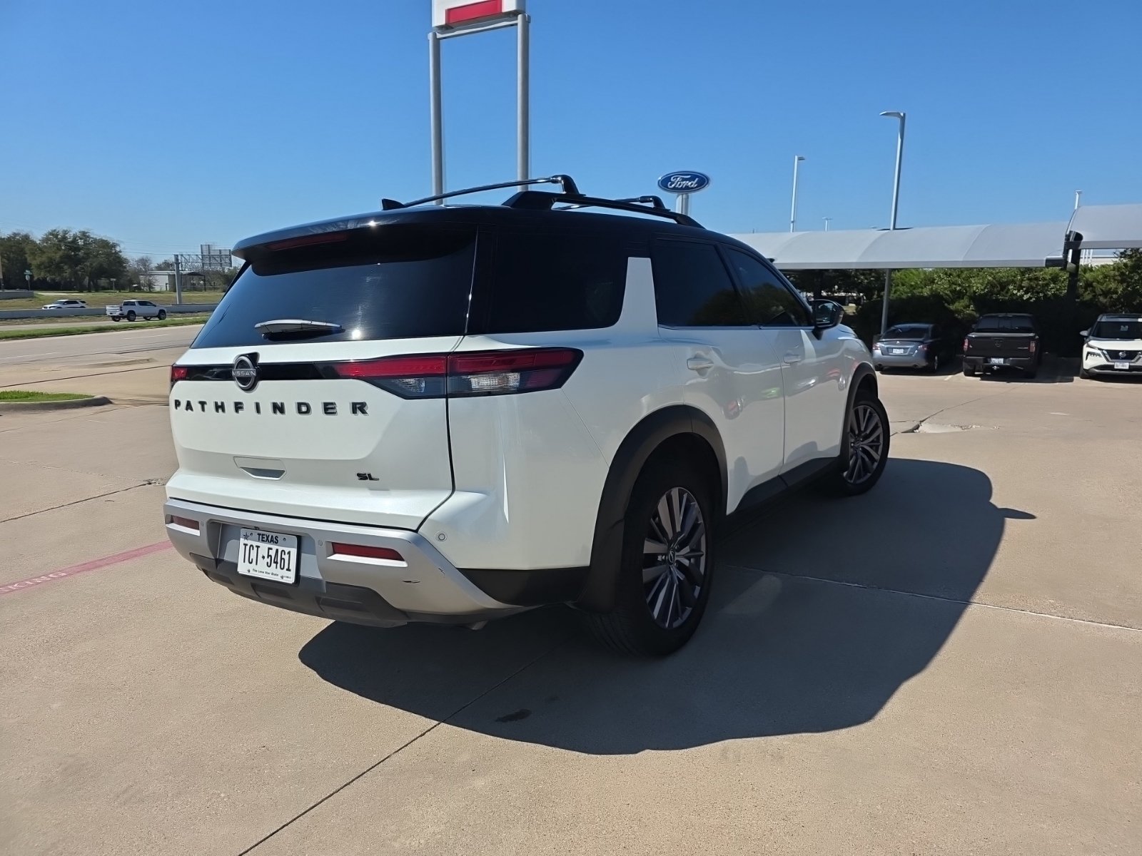 Certified 2023 Nissan Pathfinder SL w/ SL Premium Package FWD image 6