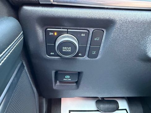 Used 2025 Ford Expedition Platinum w/ Driver's Package AWD/4WD image 26