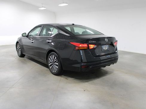 Used 2023 Nissan Altima 2.5 SV FWD image 7
