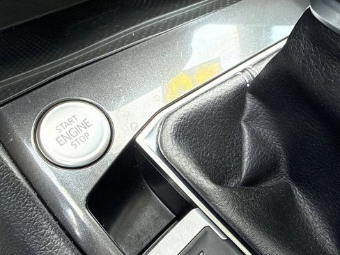 Used 2023 Volkswagen Tiguan SE w/ Panoramic Sunroof Package FWD image 25